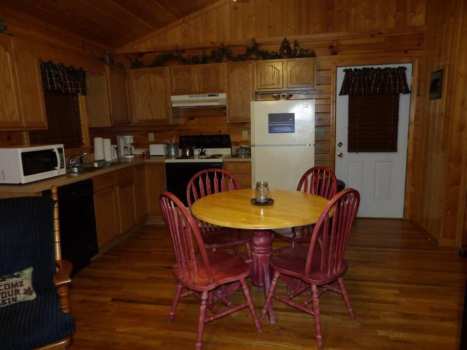 Beary Tale! Your Happily Ever After Starts Here! Sevierville Exterior photo